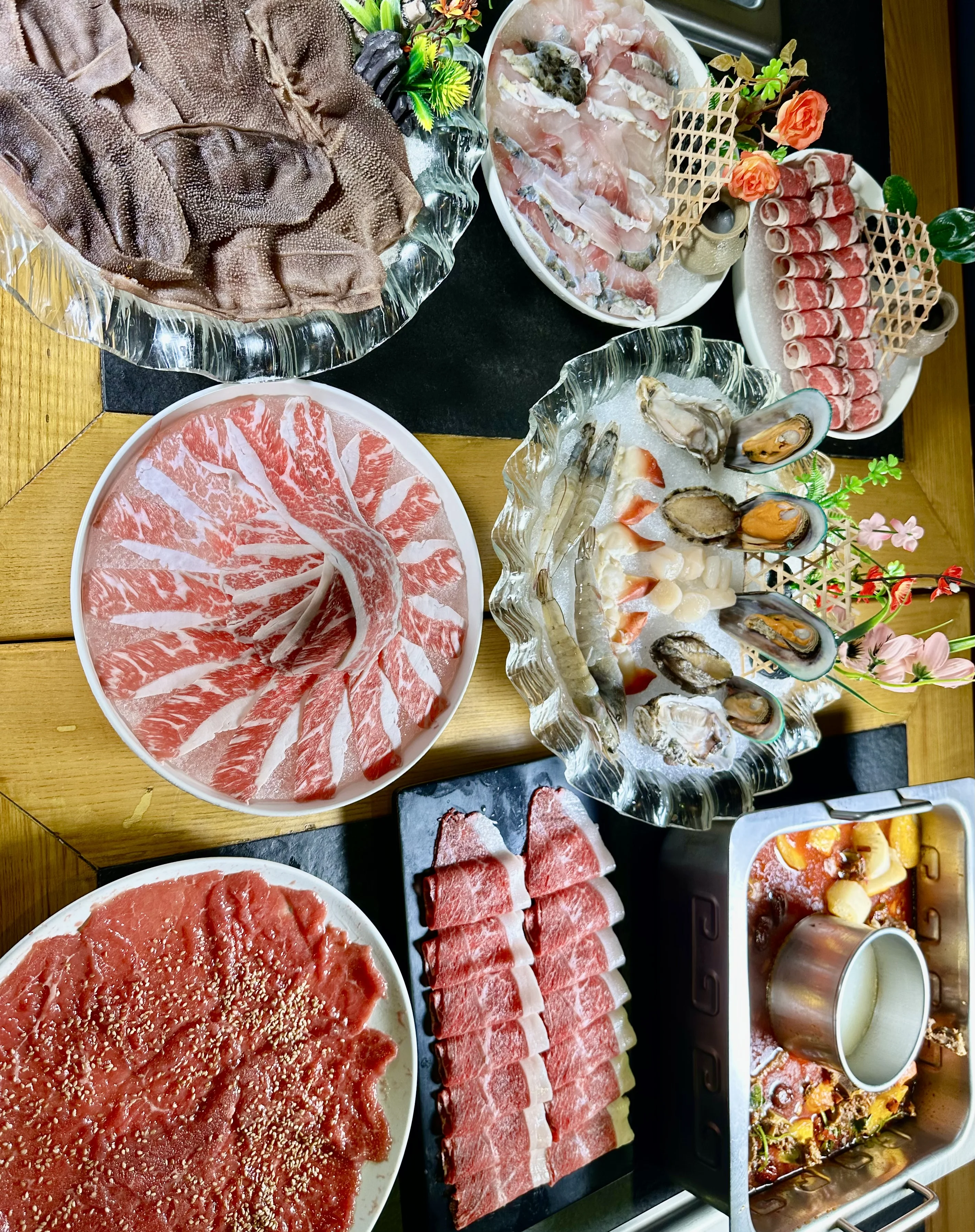 LaMeDuo signature broth selection – seven flavors of Chongqing hotpot